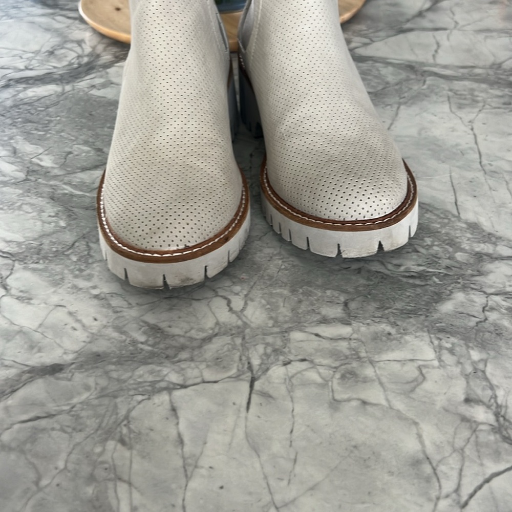 Boots - Picture 5 of 8